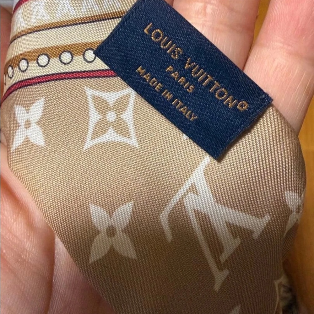 Louis Vuitton Beige and Brown Monogram Wrap - Picture 4 of 5